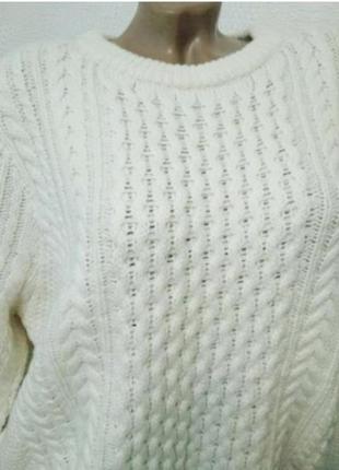 Шерстяной белый свитер косичка