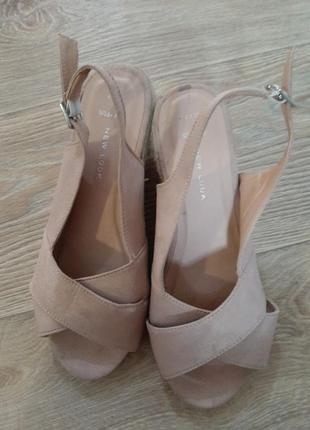 Босоножки 39р