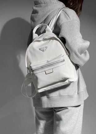 Сумка рюкзак в стиле prada re-nylon small backpack white8 фото