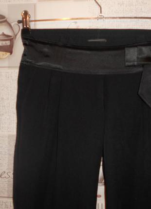 Штаны с бантом с небольшим эффектом галифе.