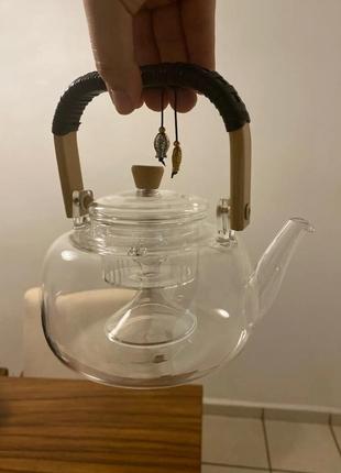 Скляний чайник з плетеною ручкою 900 мл.
