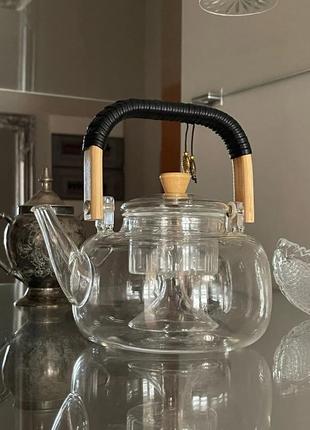Скляний чайник з плетеною ручкою 900 мл.