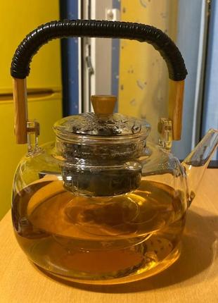 Скляний чайник з плетеною ручкою 900 мл.