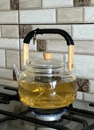Скляний чайник з плетеною ручкою 900 мл.
