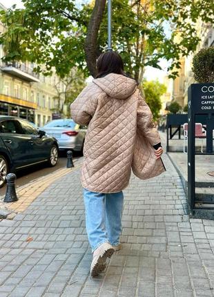 Удлиненная куртка скапюшоном