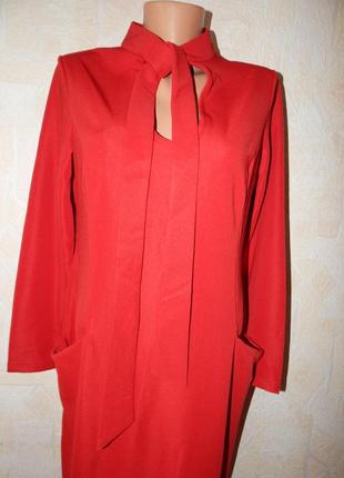 Яркое трикотажное платье