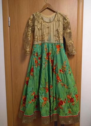 Изящество и роскошь, платье с вышивкой, индийский наряд. размер 10-122 фото