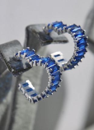 Серебряные серьги дорожки из камушек в форме сердечек6 фото