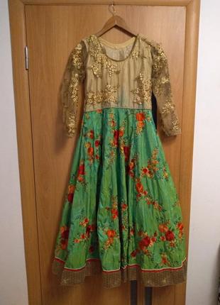 Изящество и роскошь, платье с вышивкой, индийский наряд. размер 10-129 фото