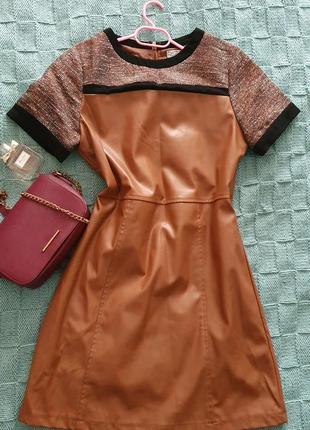 Платье из искусственной кожи