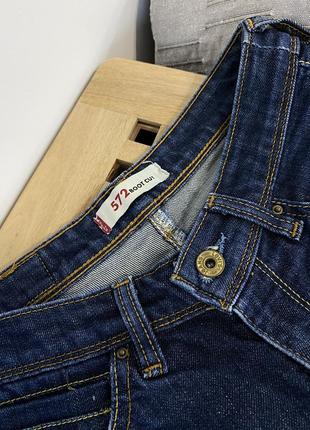 Темно-синие прямые джинсы levis 527 на низкой посадке10 фото