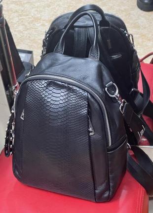 Женский кожаный рюкзак черного цвета
