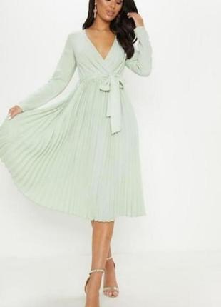Шикарное платье плиссе prettylittlething