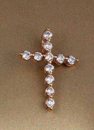 Крестик xuping jewelry для тонкой цепи с крупными фианитами 2,4 см золотистый