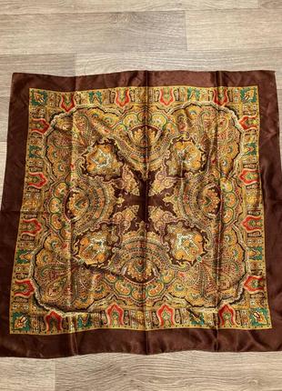 Платок женский коричневый с узором