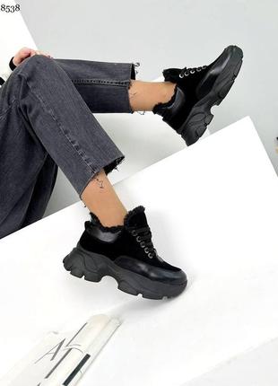 Стильні зимові кросівки чорного кольору, утеплені кросівки на шнурівці4 фото