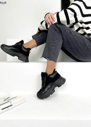 Стильні зимові кросівки чорного кольору, утеплені кросівки на шнурівці1 фото