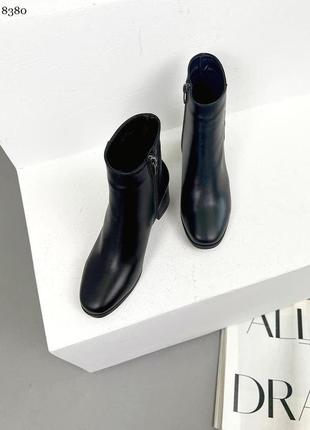 Стильні натуральні шкіряні ботинки чорного кольору, трендові жіночі черевики на шнурівці, зима та демі3 фото