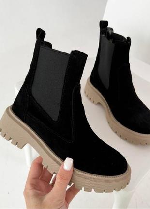 Зимові натуральні замшеві ботинки чорного кольору, трендові жіночі черевики челсі4 фото