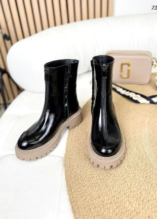 Демісезонні жіночі лакові ботинки чорного кольору, трендові жіночі черевики на блискавці2 фото