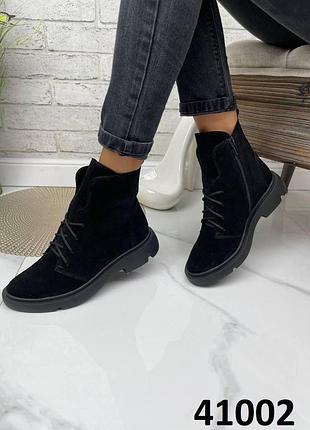 Демісезонні жіночі замшеві ботинки чорного кольору, трендові жіночі ботинки на шнурівці