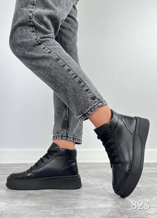 Стильні зимові шкіряні кросівки чорного кольору, утеплені кросівки на шнурівці5 фото