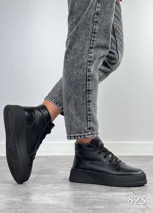 Стильні зимові шкіряні кросівки чорного кольору, утеплені кросівки на шнурівці3 фото