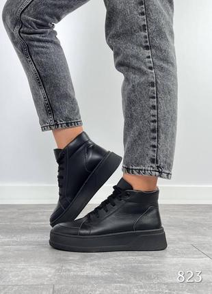Стильні зимові шкіряні кросівки чорного кольору, утеплені кросівки на шнурівці4 фото