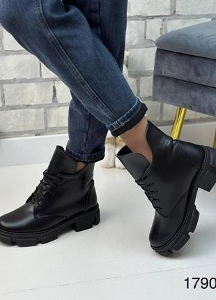 Зимові натуральні шкіряні ботинки чорного кольору, трендові жіночі черевики на шнурівці