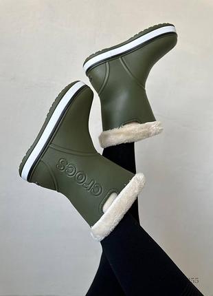 Женские сапоги croc с мехом хаки