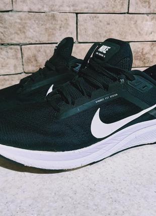 Кросівки nike.