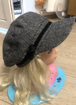 Дуже стильна дитяча тепла кепка на вік 8-9 р
