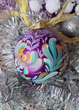 Елочный шар с ручной петриковской росписью