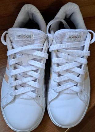 Кроссовки adidas 35 г.2 фото