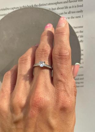 Серебряное кольцо с крупным камнем