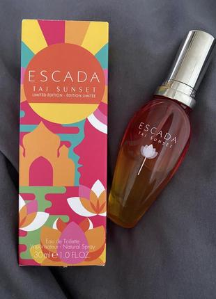 Escada taj sunset🥭🍑3 фото