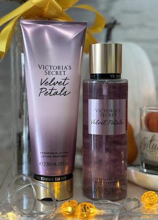 Спрей парфюмированный victoria’s secret velvet petals оригинал2 фото