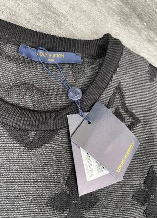 Серый свитер мужской теплый с принтами2 фото