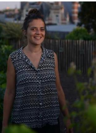 Блуза с коротким рукавом от бренда h&m.