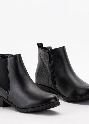 Ботинки черевики на низькому каблучку new look