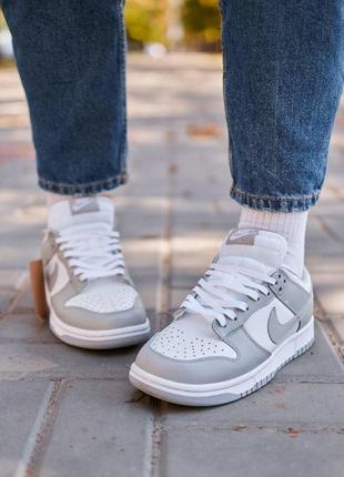 Женские кроссовки nike sb dunk low retro white grey