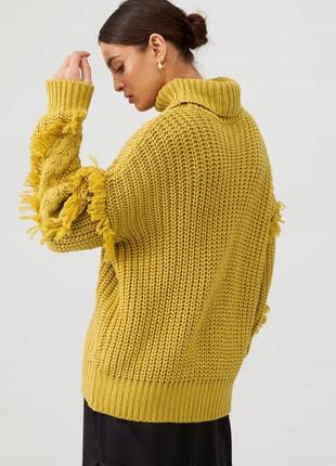Теплый женский свитер крупной вязки горчичного цвета by very4 фото
