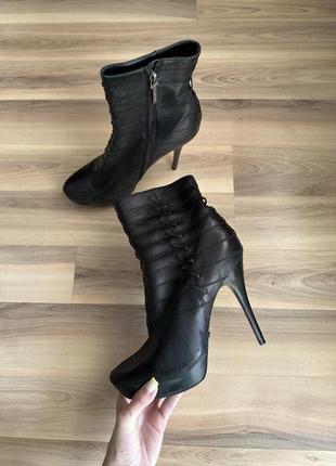 Стильні шкіряні натуральні ботільйони черевики на байці