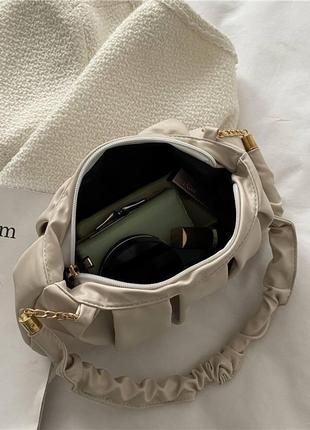 Кремовая женская сумка багет гармоника5 фото