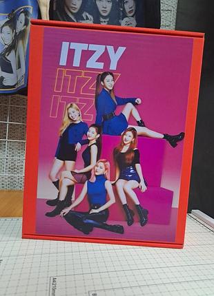 Коробка ітзі itzy велика червона 4221