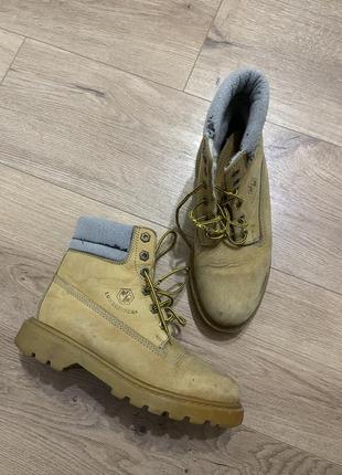 Чоботи зимові  на масивній підошві нубук як timberland на натуральній овчині