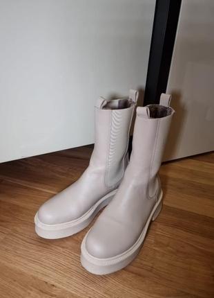 Зимові чоботи на натуральному хутрі  італійського бренду l'estrosa