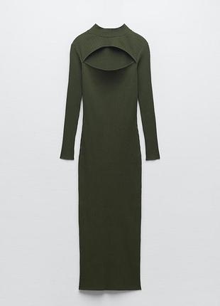 Трендовое платье миди в рубчик с вырезом от zara, размер xs-s