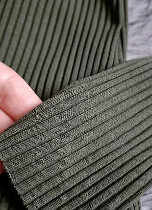 Трендовое платье миди в рубчик с вырезом от zara, размер xs-s