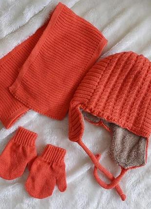 Новый комплек шапка + шарф + рукавички на 1-2 года